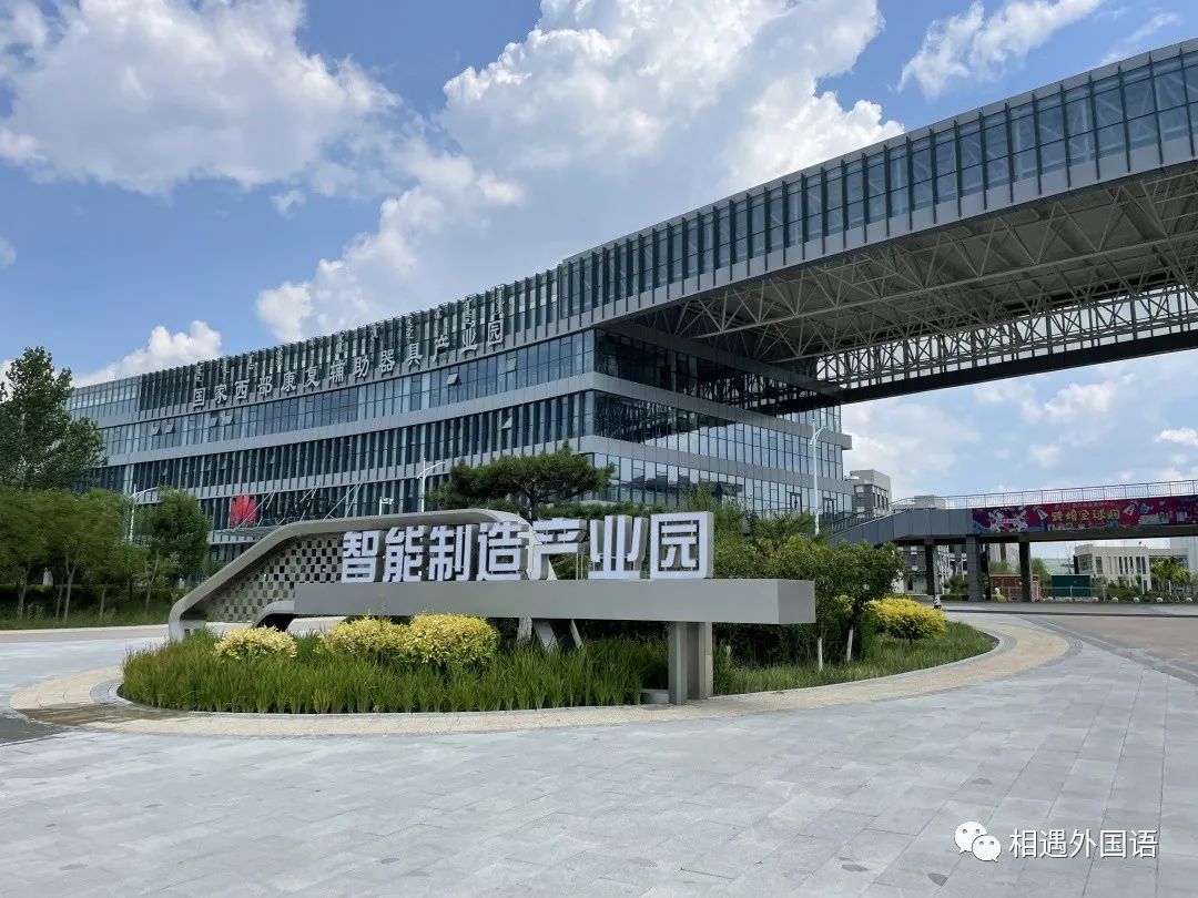 建筑的桥描述已自动生成